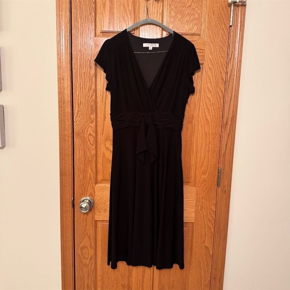 Evan Picone Women's Black Knee Length Cocktail Dress Size 12 V-Neck